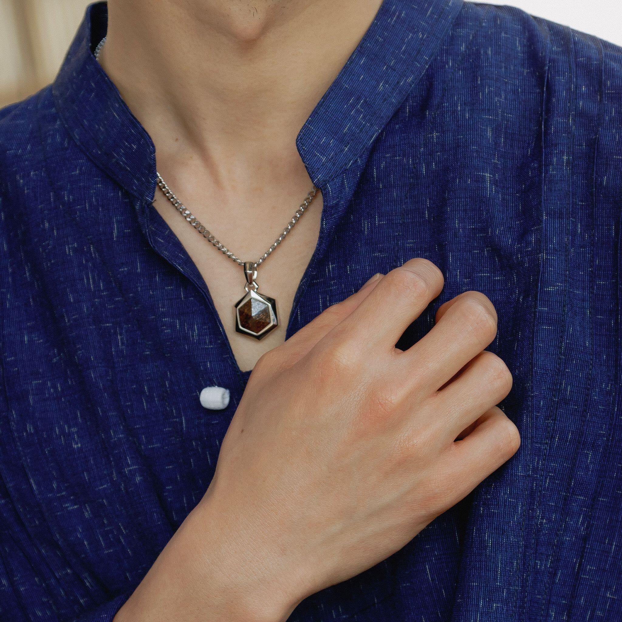 Shield Necklace Bronzite ネックレス AWNL