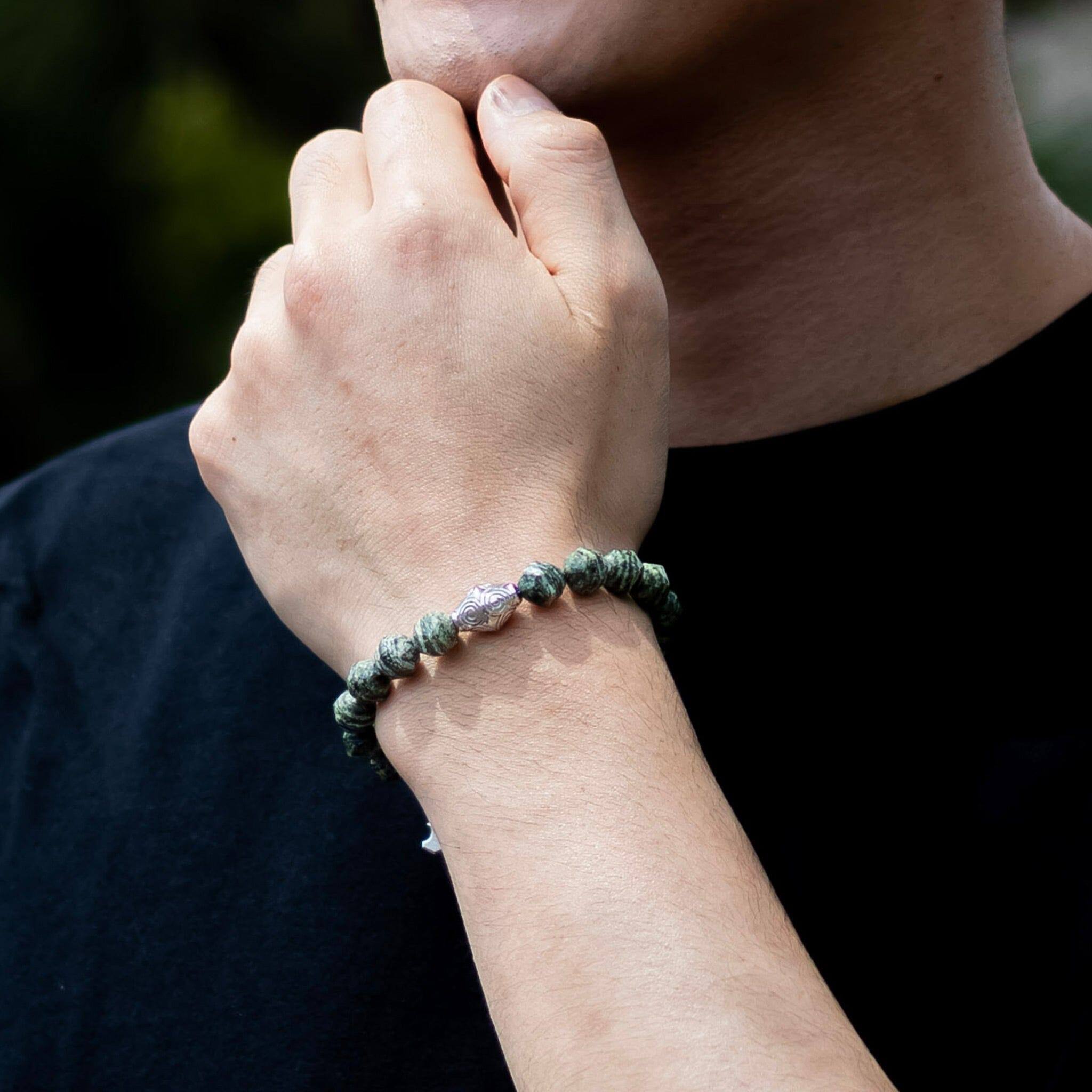 グリーンゼブラジャスパー スメル 紐編み ブレスレット - 天然石&隕石ジュエリーショップ - AWNL Japan