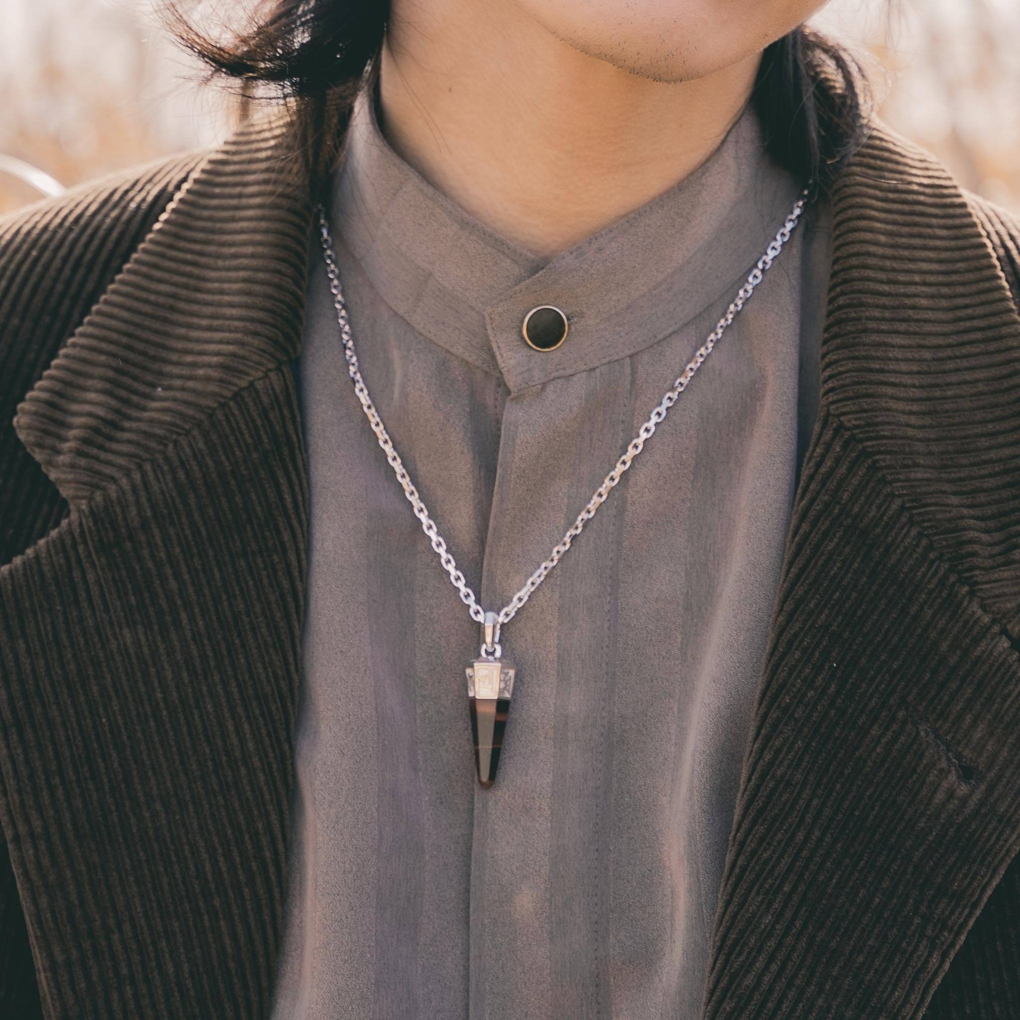 レッドタイガーアイ 六字真言 ネックレス - 天然石&隕石ジュエリーショップ - AWNL Japan