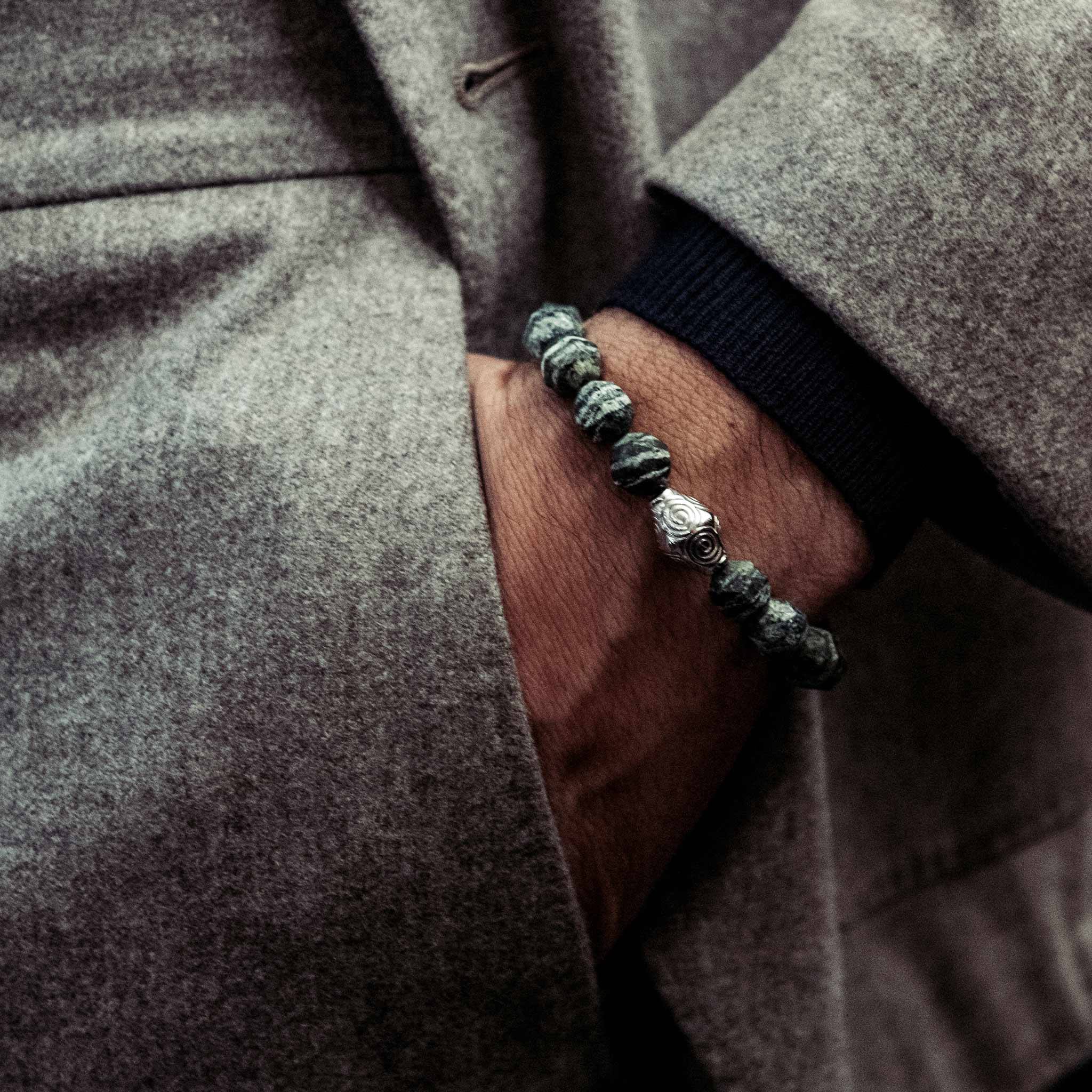 グリーンゼブラジャスパー スメル 紐編み ブレスレット - 天然石&隕石ジュエリーショップ - AWNL Japan