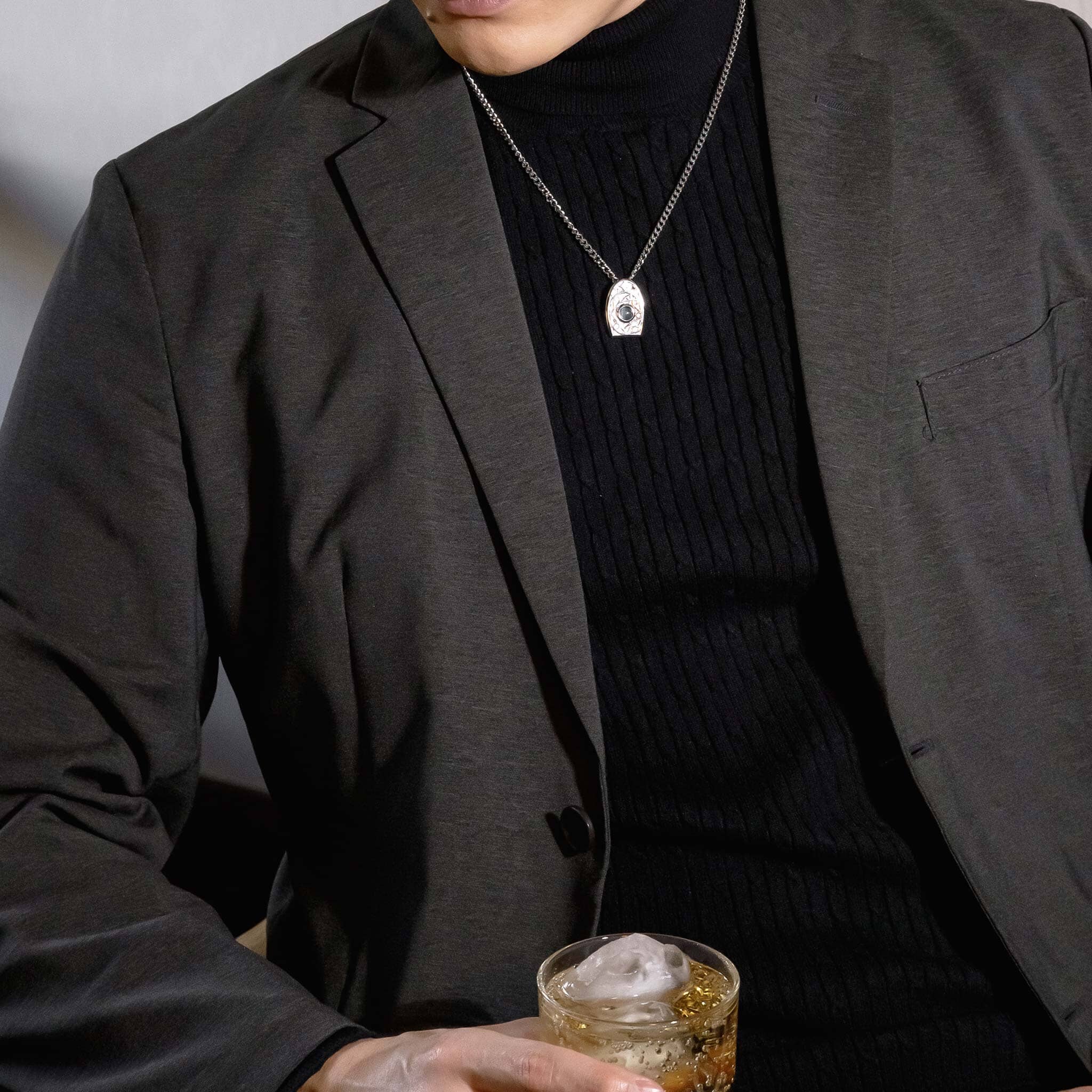 ホークアイ ルーン 盾形 ネックレス ネックレス AWNL