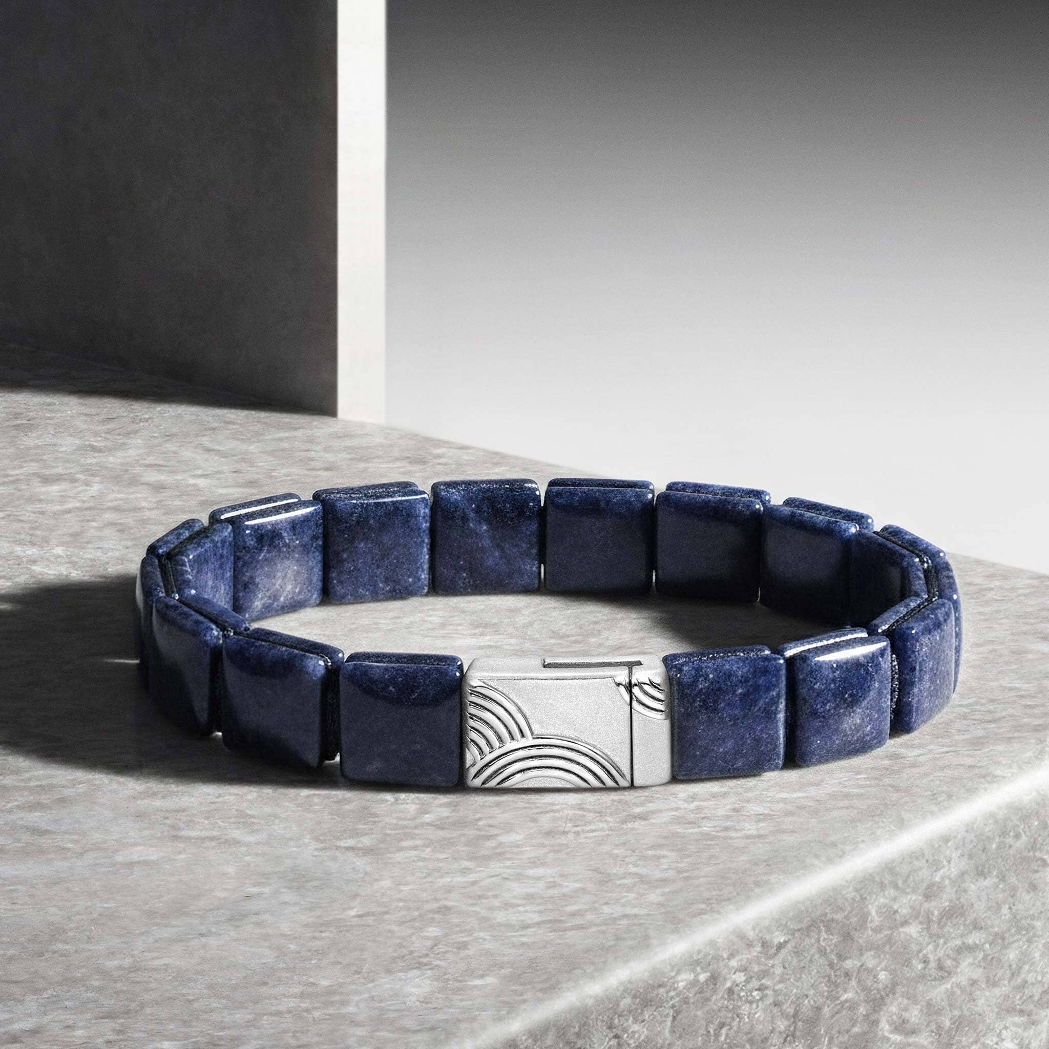 Karesansui Mag-lock Bracelet Dumortierite AWNL