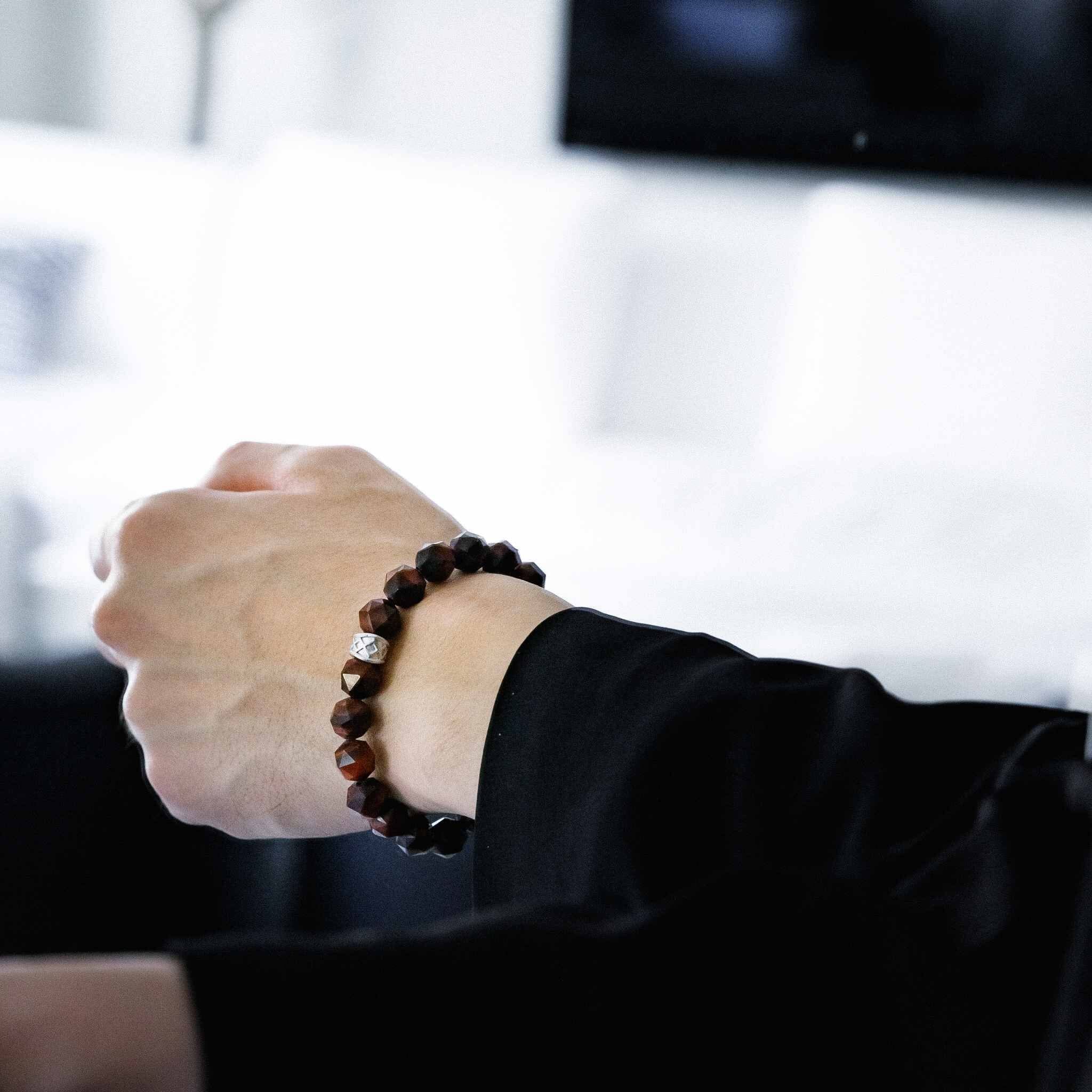 レッドタイガーアイ ルーン ブレスレット - 天然石&隕石ジュエリーショップ - AWNL Japan