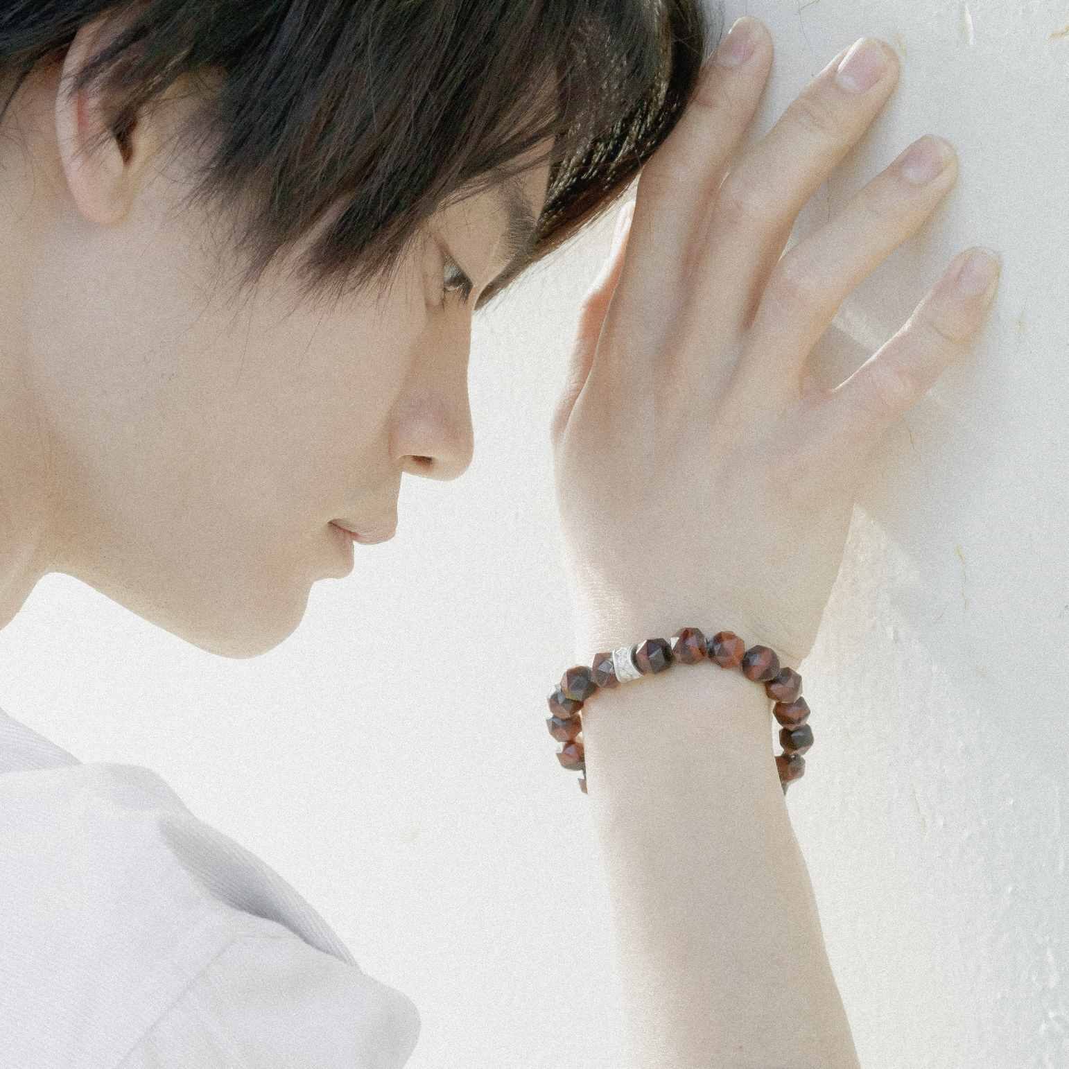 レッドタイガーアイ ルーン ブレスレット - 天然石&隕石ジュエリーショップ - AWNL Japan