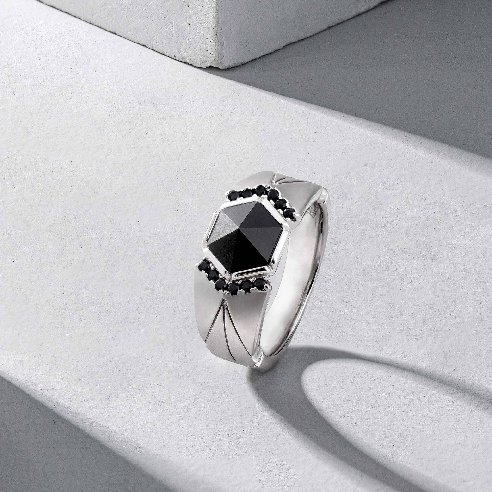 オニキス 盾状 リング - 天然石&隕石ジュエリーショップ - AWNL Japan