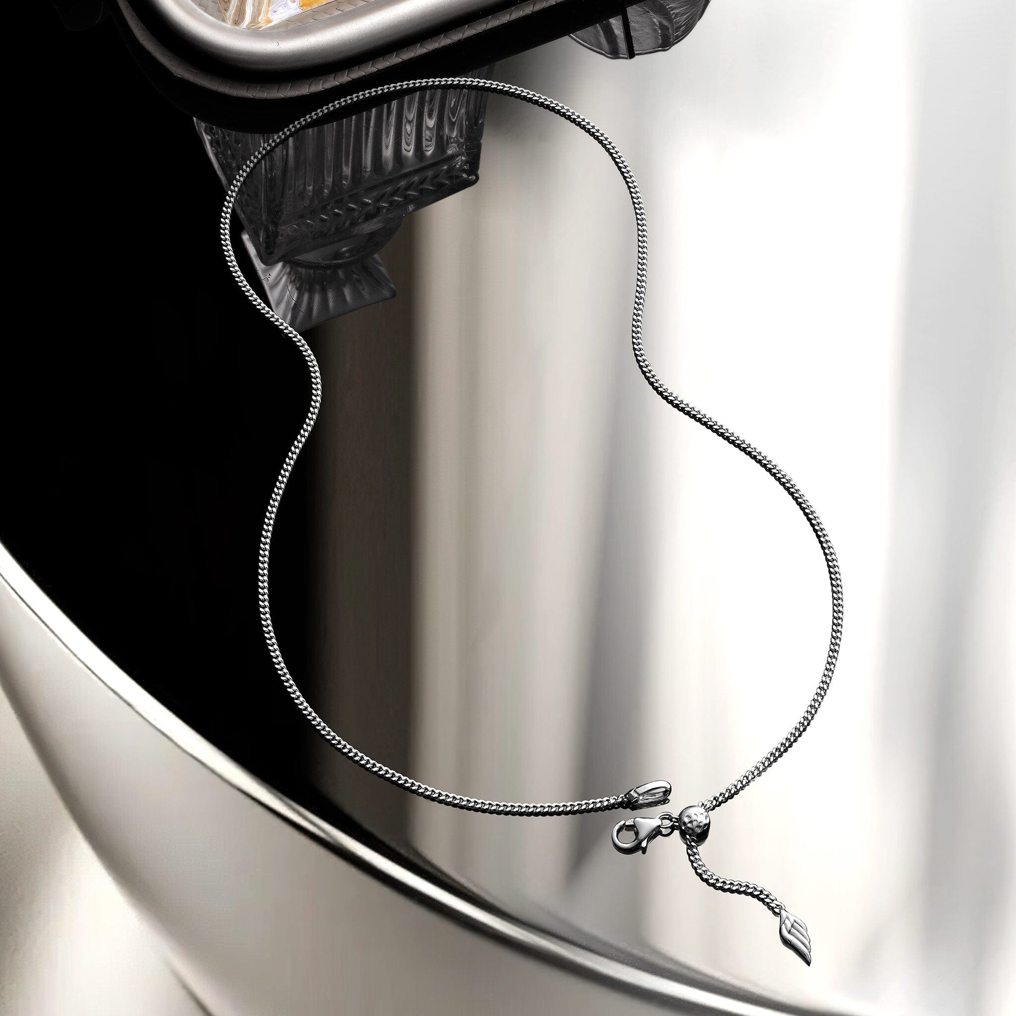 細めキヘイチェーン 羽チャーム付き ネックレス AWNL