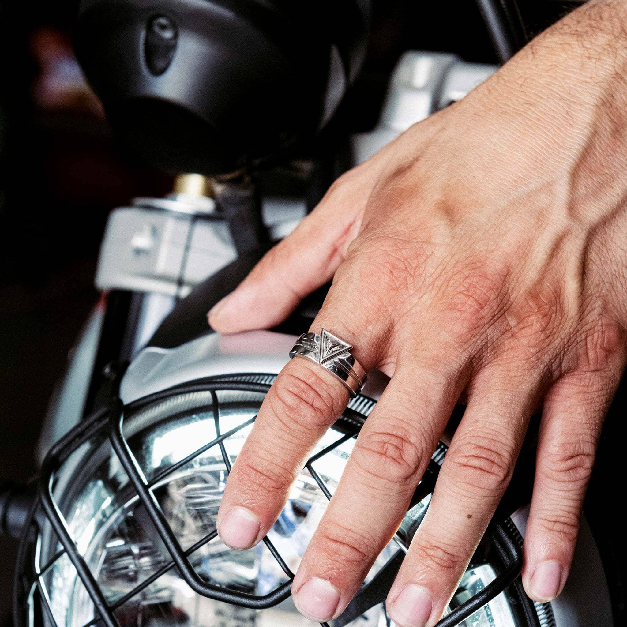 隕石 三角 リング - 天然石&隕石ジュエリーショップ - AWNL Japan