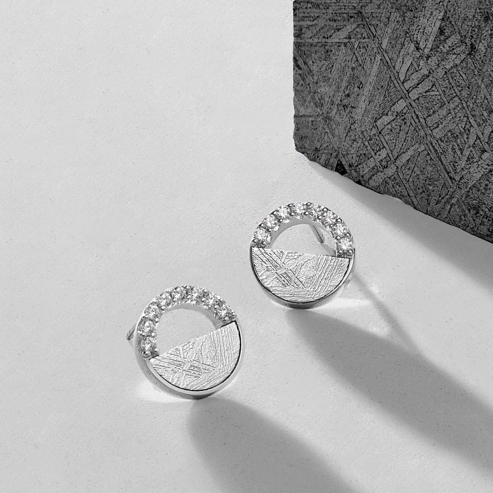 隕石 星月夜 ピアス(2色選べる) - 天然石&隕石ジュエリーショップ - AWNL Japan