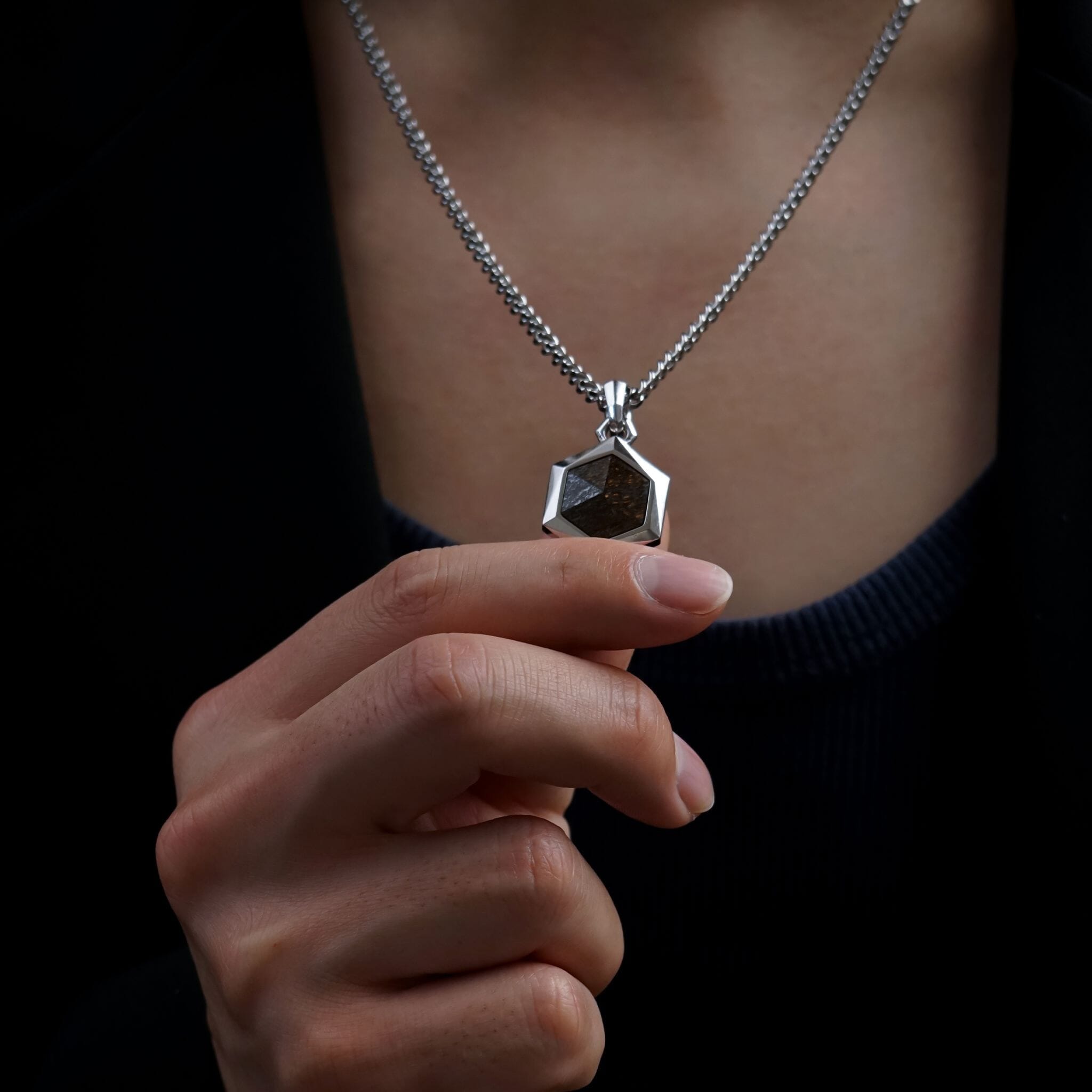 Shield Necklace Bronzite ネックレス AWNL 