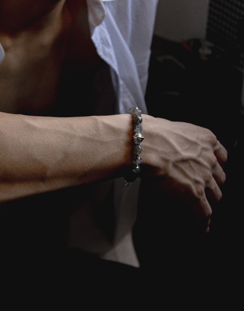 AWNL】 メンズ スペクトロライト 編みブレスレット｜ビーコンチャーム